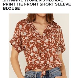 (Sold)Ladies Floral Shyanne Brand Top M